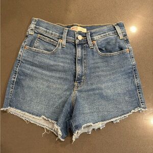 Levi’s High Rise Shorts Size 6 (28) Stretchy